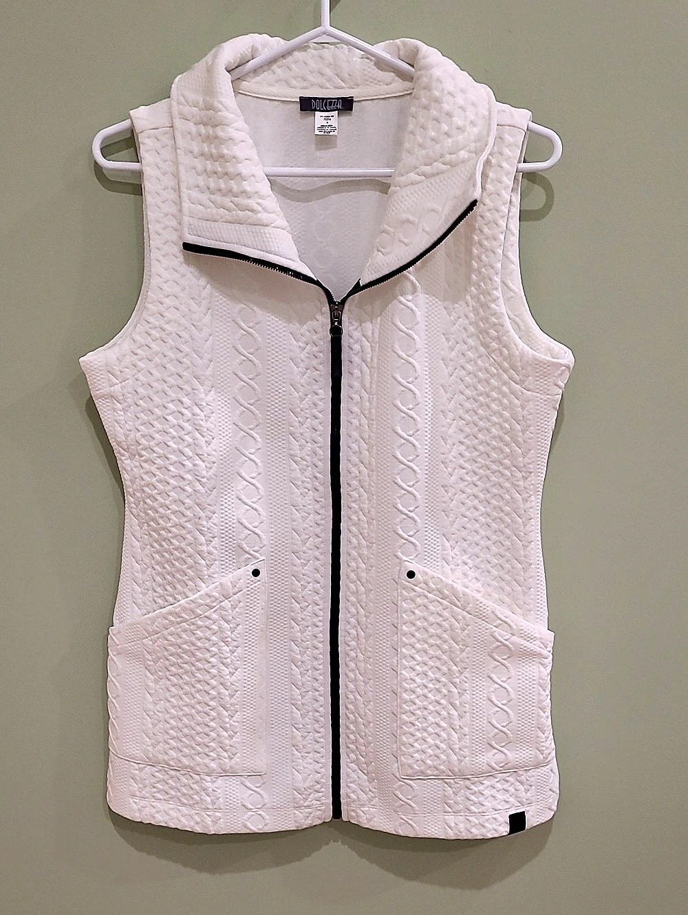 Dolcezza Textured Knit Vest in White Size Medium New Without Tags